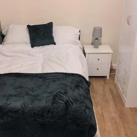 4 Bedroom Near Racecourse Apartment York