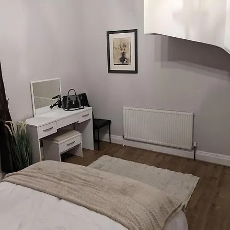 Апартаменты 4 Bedroom Near Racecourse Йорк