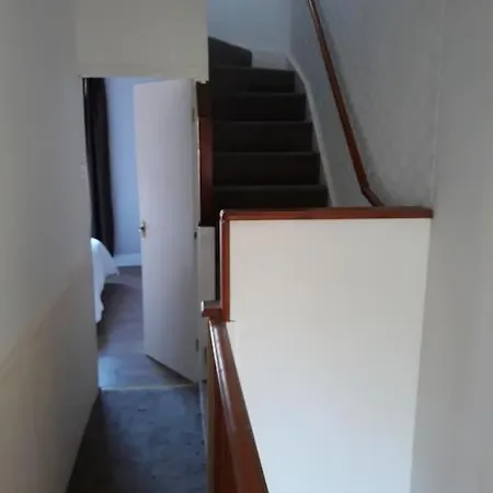 4 Bedroom Near Racecourse Apartment York