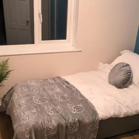 4 Bedroom Near Racecourse Apartmán York