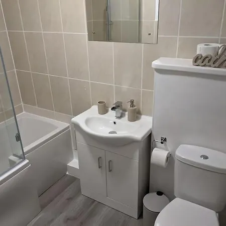 4 Bedroom Near Racecourse Йорк