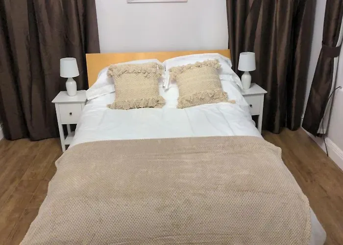 Apartman 4 Bedroom Near Racecourse *