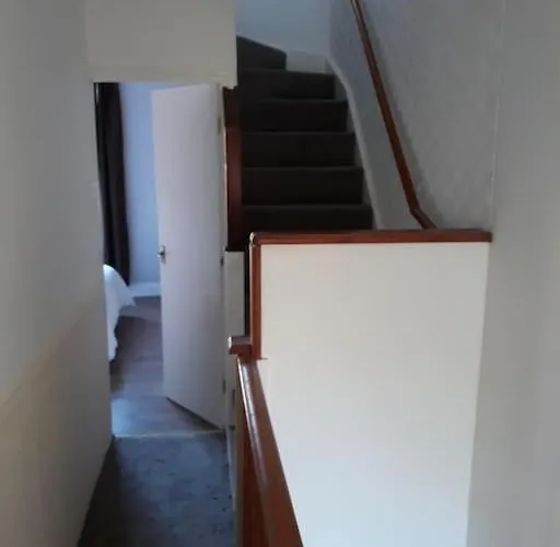 4 Bedroom Near Racecourse Apartman York